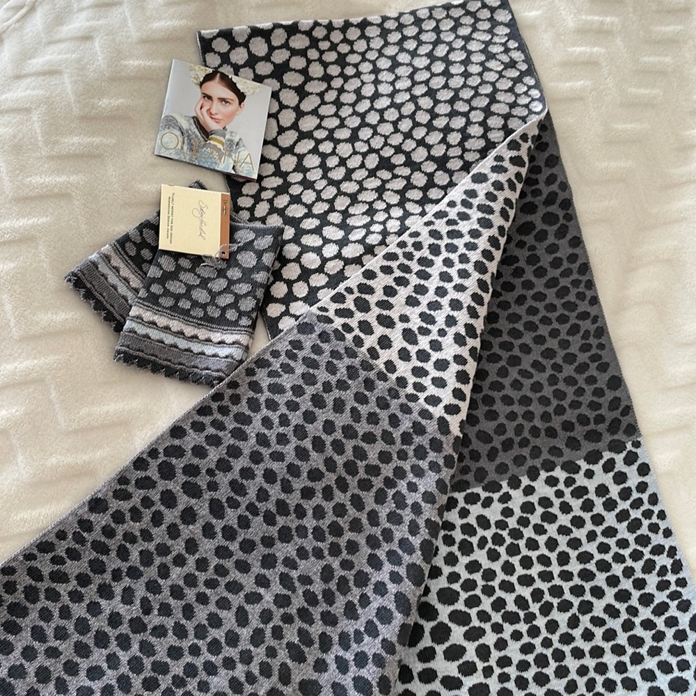 Oleana Scarf and Wrist Warmer set in Colorblock Rectangles, never worn!